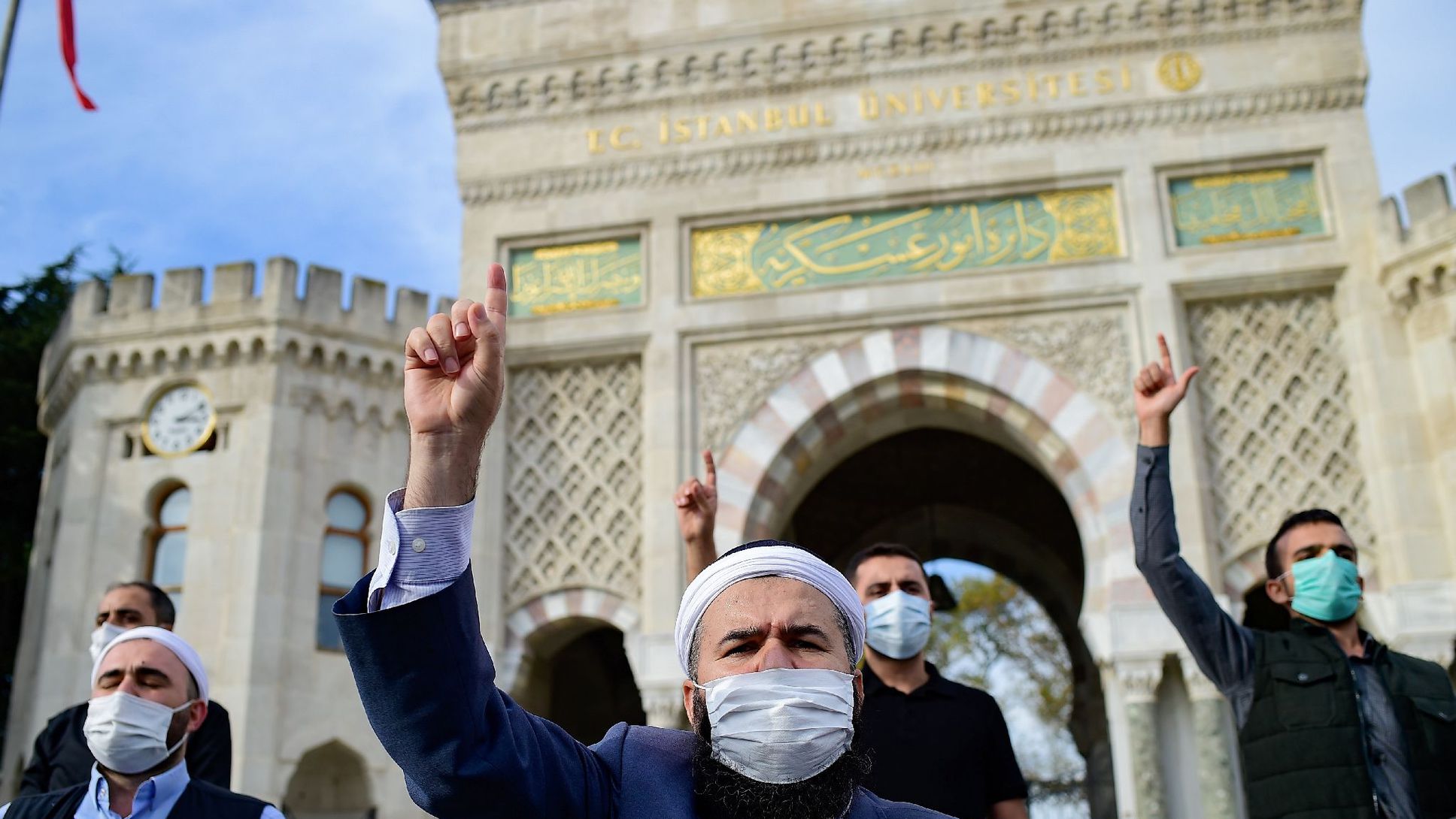 إعلام:باريس تهدي الجزائر “إسلام فرنسا”