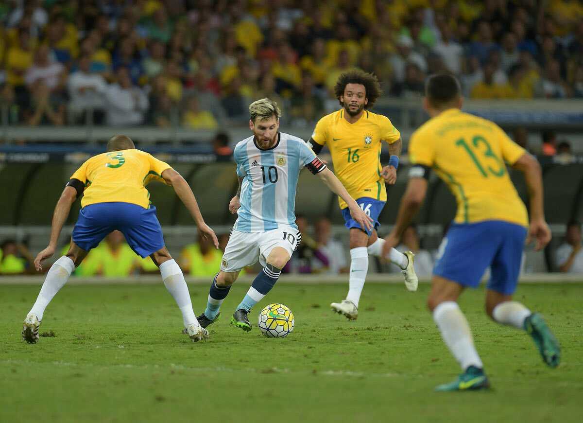 ميسي يقلل من حظوظ الأرجنتين للفوز بالمونديال ويرشح البرازيل وفرنسا وإنجلترا