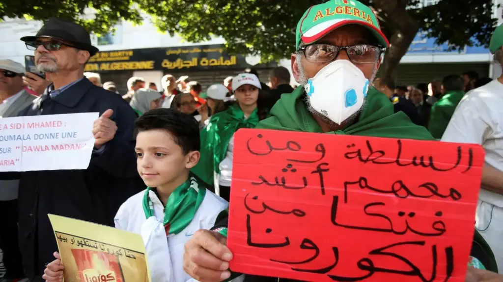 الجزائر على أبواب موجة رابعة لكورونا وإقبال ضعيف على التلقيح