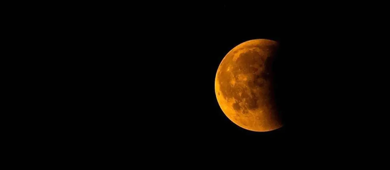 كوكب الأرض يشهد أطول خسوف للقمر منذ 580 عاما