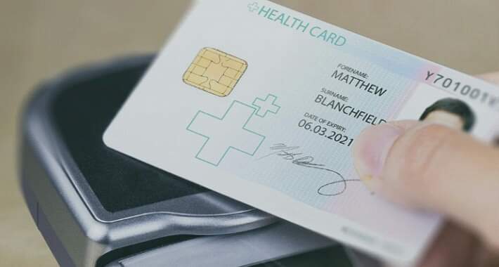 الحكومة تعلن عن “بطاقة صحية ذكية” للحد من مصاريف المرض