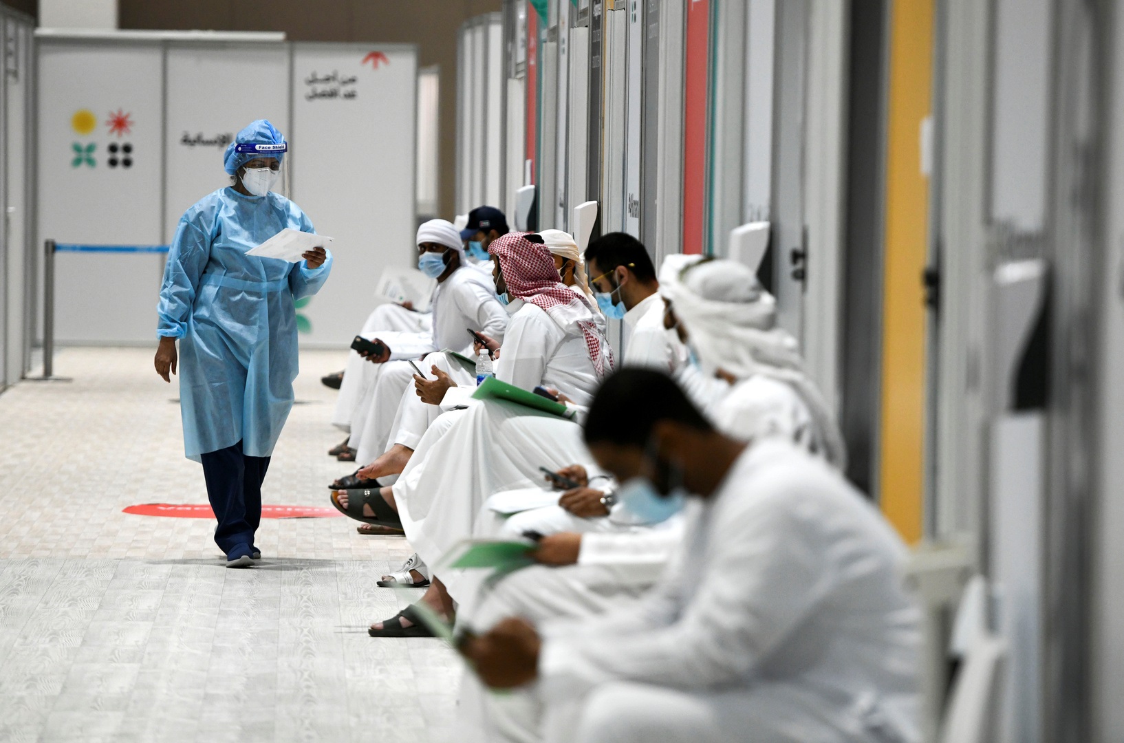 الإمارات تسجل أول إصابة بمتحورة “أوميكرون”