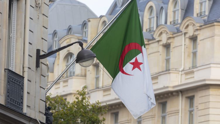 السجن للمؤثران الجزائريان “ريفكا” و”ستانلي” بقضية احتيال