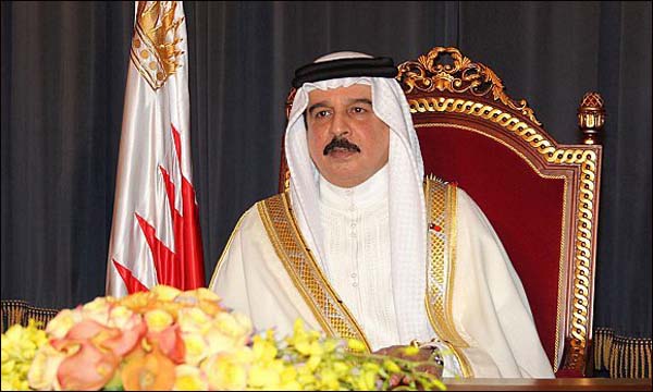 الملك يهنئ عاهل البحرين بالعيد الوطني لبلاده