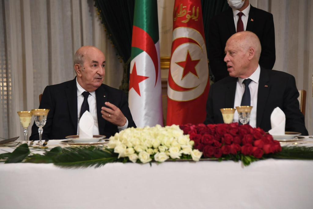 رئيس تونس يقيم حفلا غنائيا لتبون