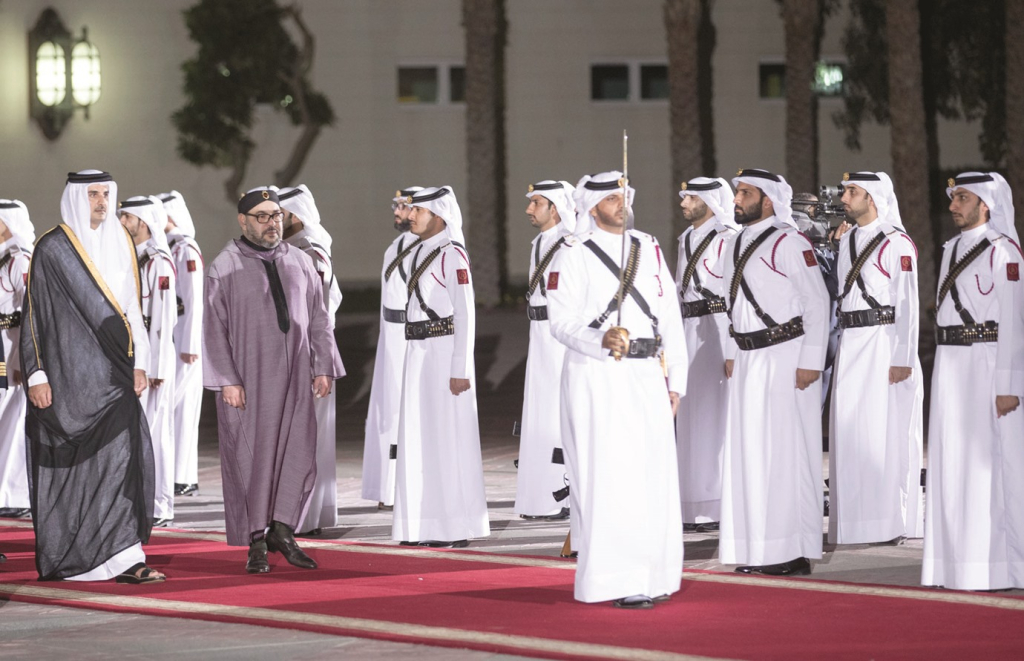 الملك يهنّئ أمير دولة قطر