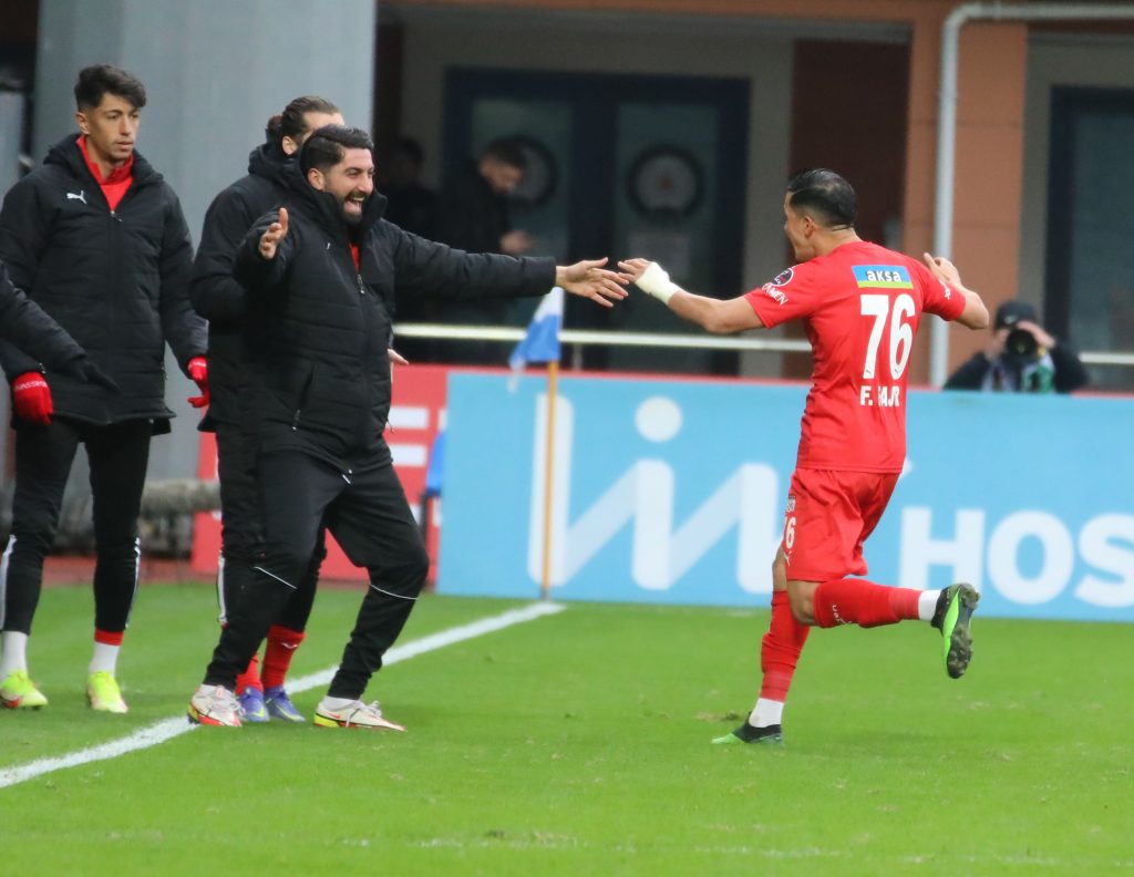 فيصل فجر يواصل التألق في الدوري التركي