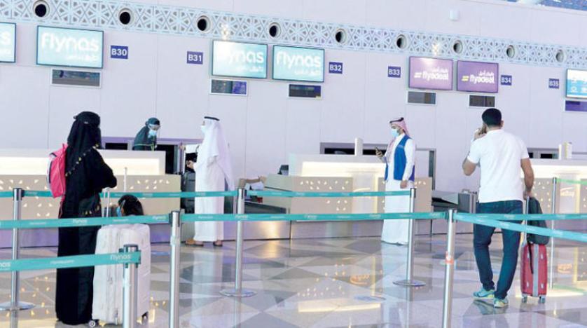 السعودية توصي مواطنيها بتجنب السفر بسبب “أوميكرون”
