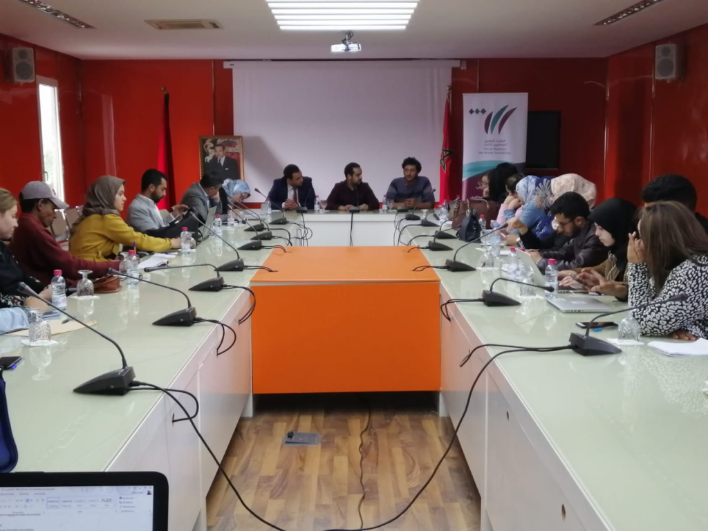شملت “مدار21”.. منتدى الصحافيين الشباب بجولة للحق في المعلومة
