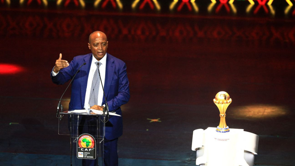 رئيس “الكاف” يُنهي جدل تأجيل كأس إفريقيا المقررة بالكاميرون