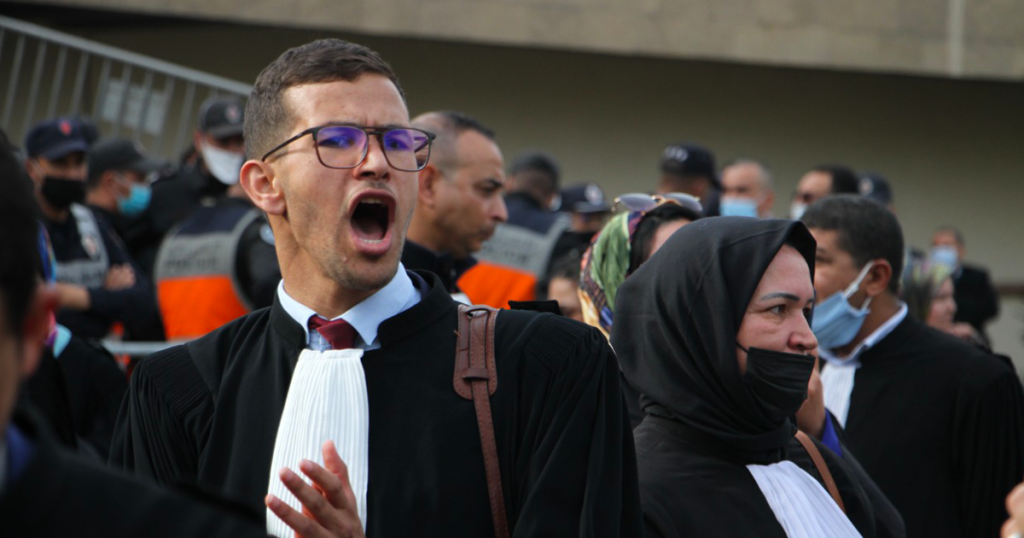 احتجاجات المحامين رفضا لجواز التلقيح تُربك محاكم المغرب