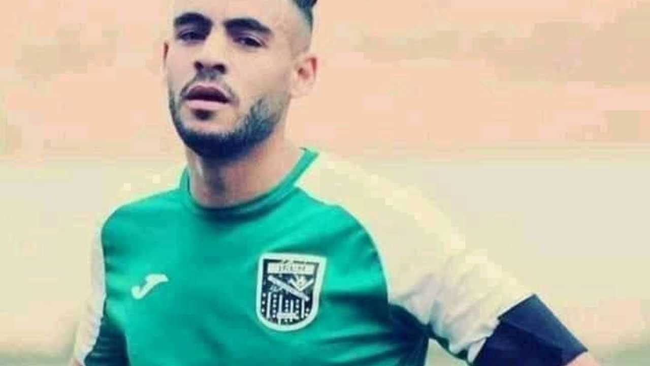 وفاة لاعب جزائري بسكتة قلبية في دوري الدرجة الثانية