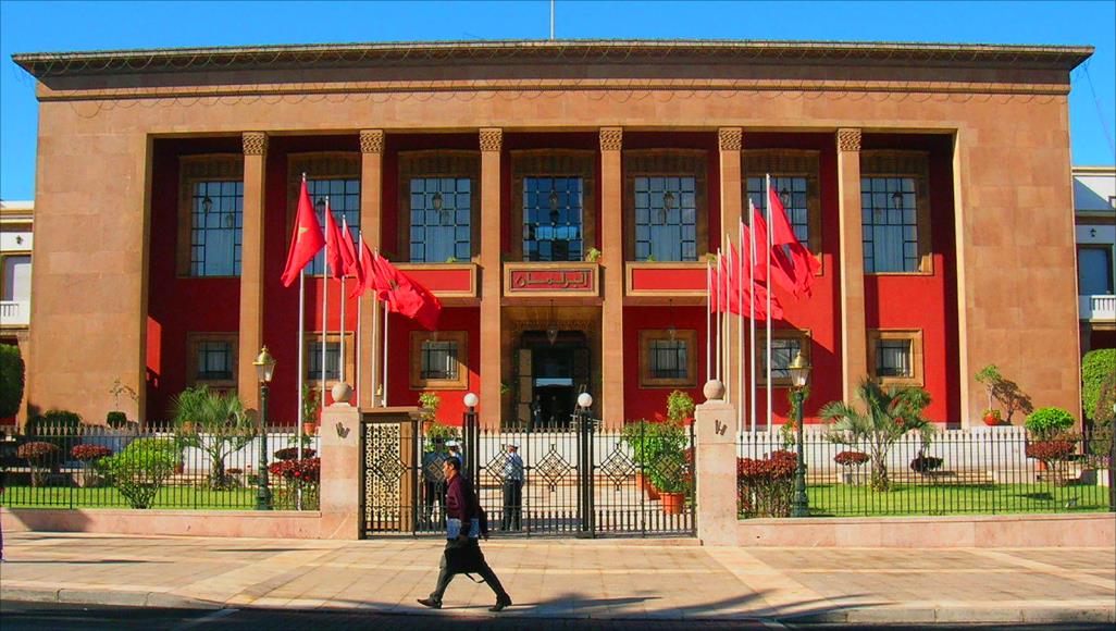 كورونا تقتحم البرلمان المغربي وفريق يعلن إصابة موظفيه