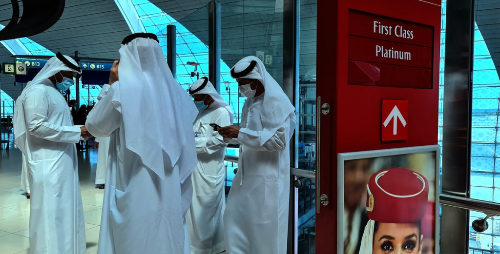 الإمارات تمنع غير الملقحين ضد كورونا من السفر