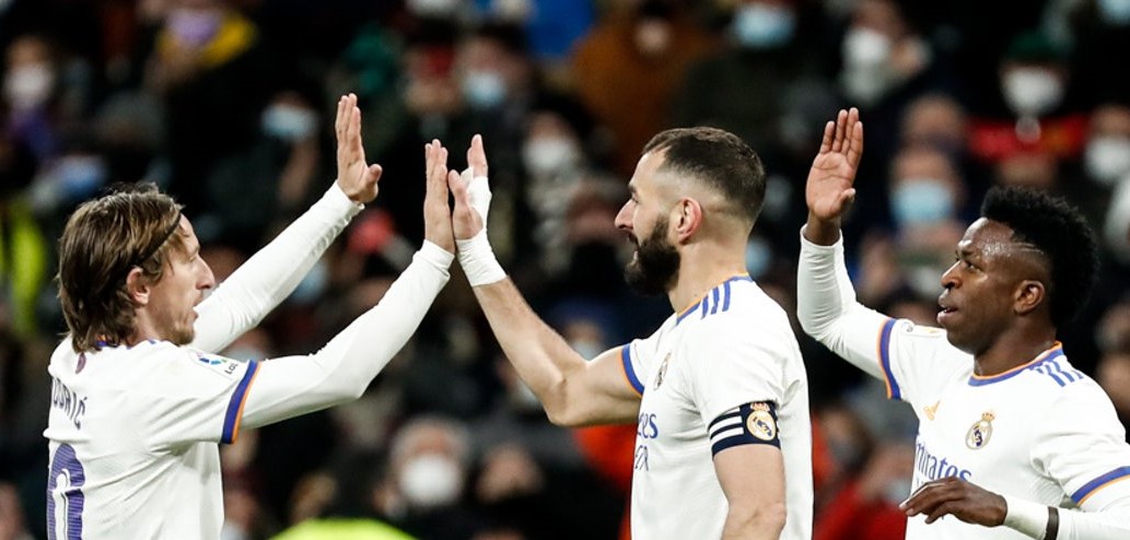 “فلينزل الرب ويشرح لنا”..صحف مدريد تتغنى بمعجزة البيرنابيو