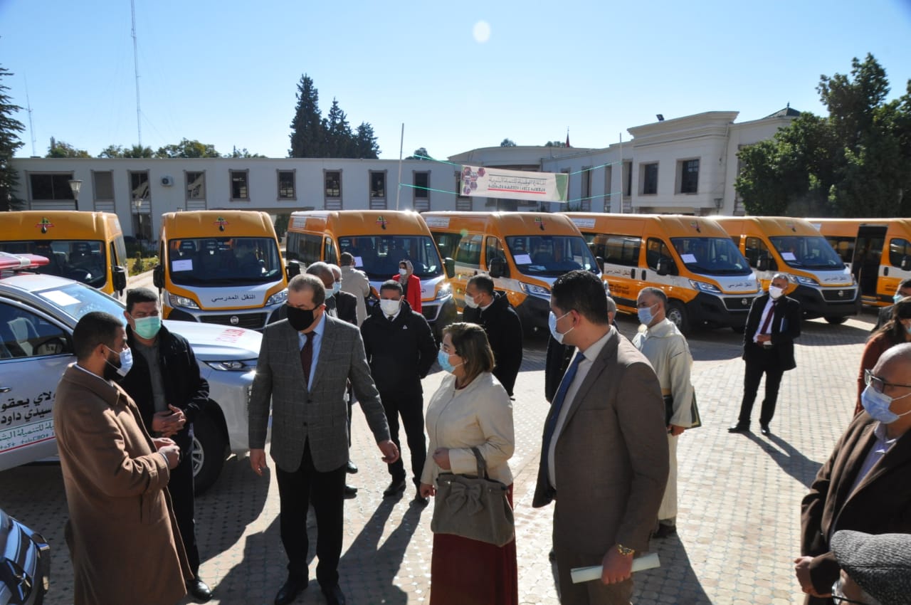 توزيع حافلات مدرسية بإقليم مولاي يعقوب