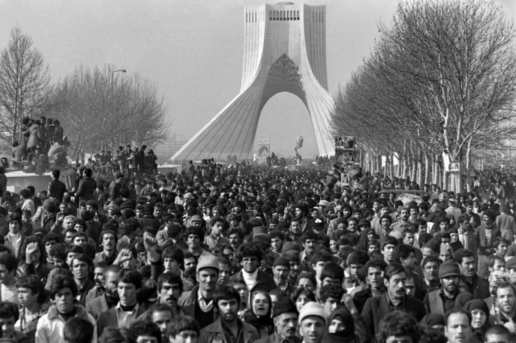 الإيرانيون يحيون ذكرى الثورة الإسلامية