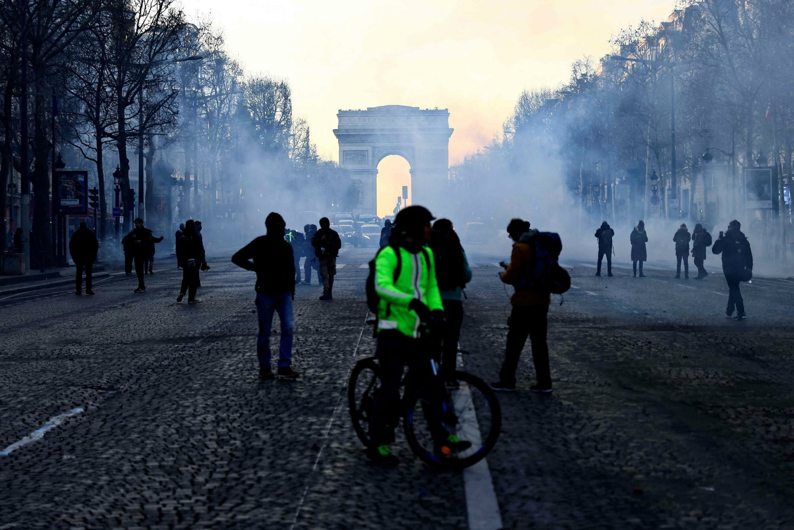 السلطات الفرنسية تُفرّق مظاهرات رافضي جواز التلقيح بالغاز المُسيل للدموع