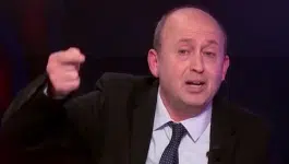 اكتبوا سطركم من المجد