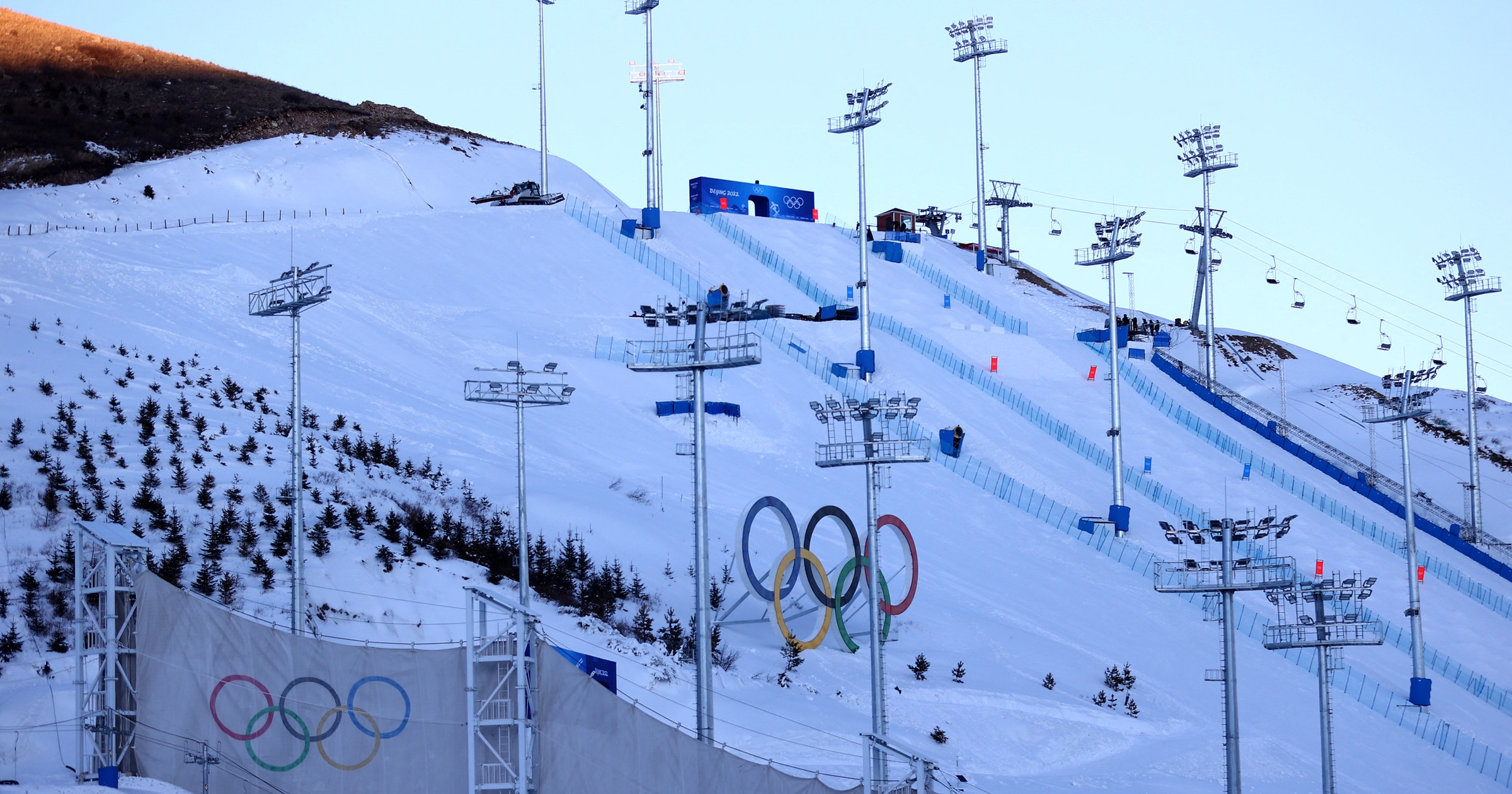 الثلوج تُربك برنامج أولمبياد بكين الشتوي