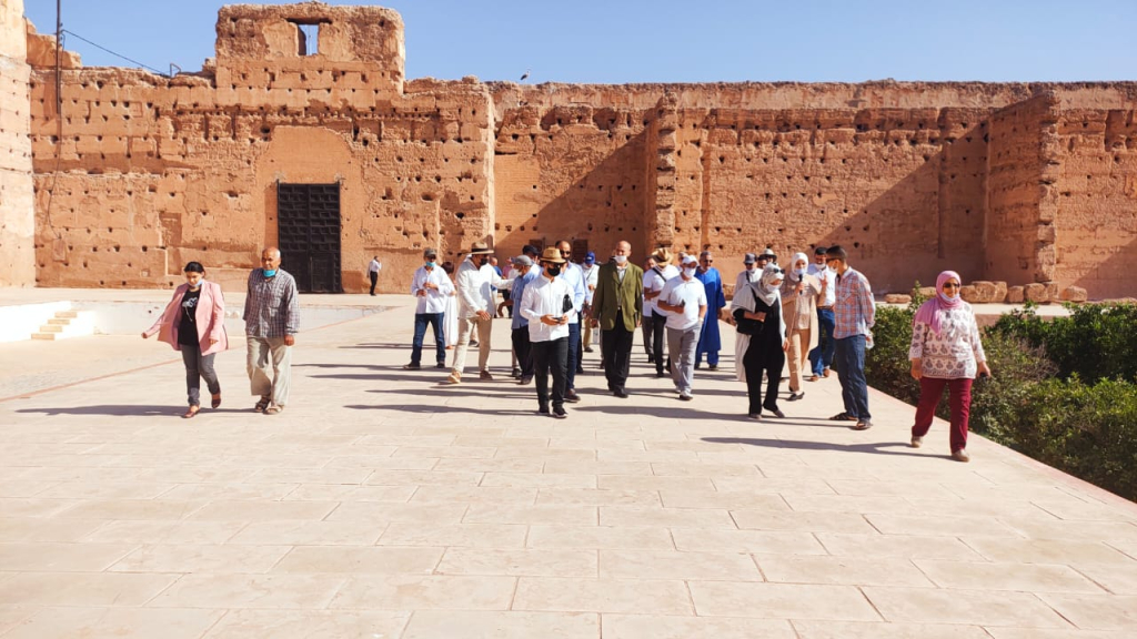 الحكومة تمدد الفترة الانتقالية لتسوية وضعية المرشدين السياحيين