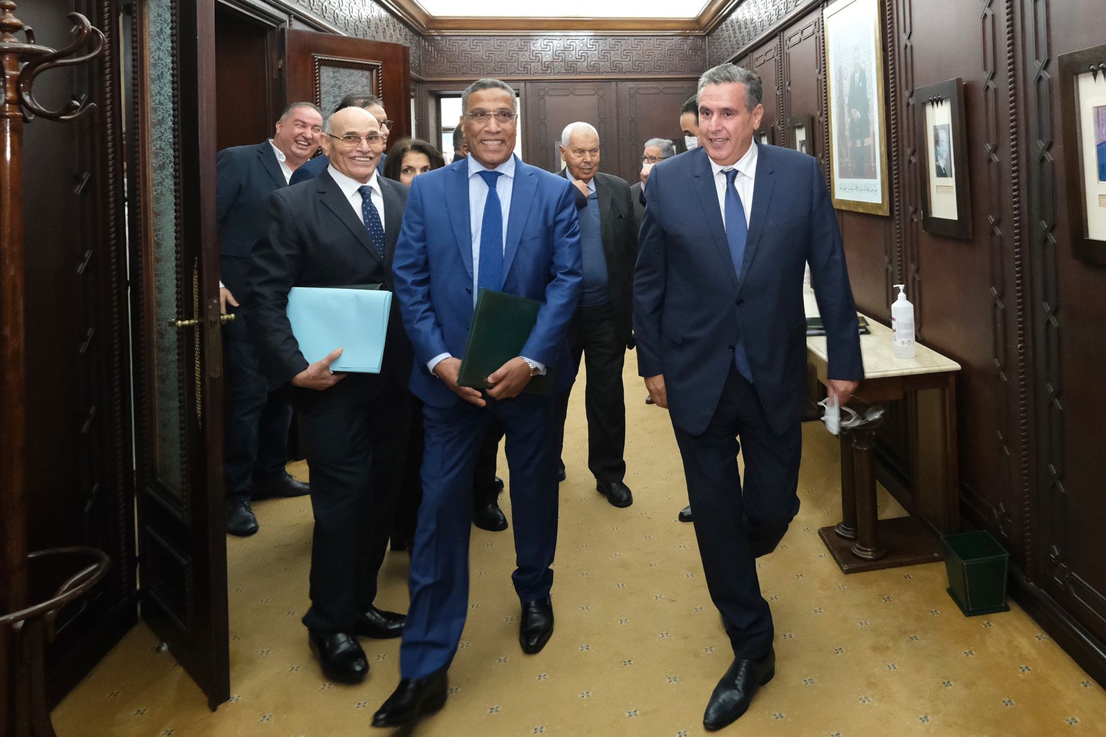 أخنوش يعلن عن مشاورات جديدة مع النقابات لإطلاق جولة أبريل