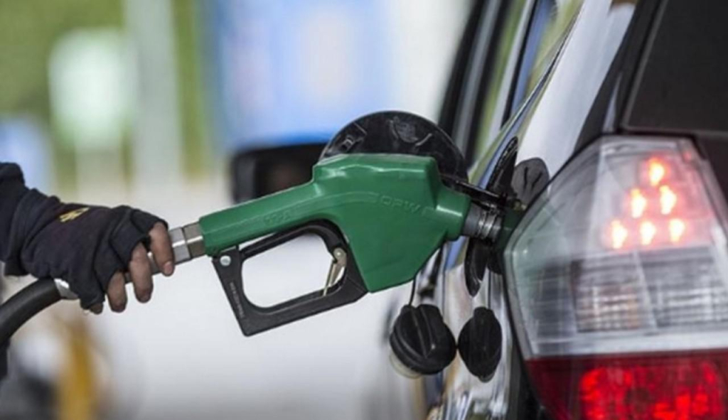 تسجيل انخفاض في أسعار المحروقات بحوالي درهم واحد بمحطات توزيع الوقود وطنيا