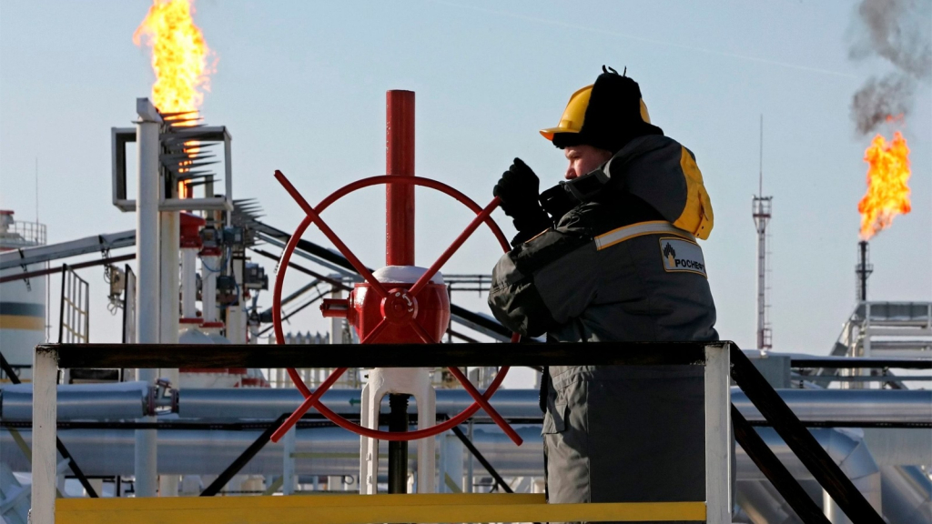 روسيا تُحذّر العالم من تَبِعات فرض عقوبات على صادراتها النفطية