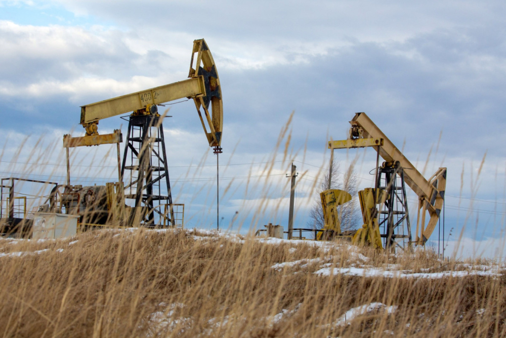 أسعار النفط تعود للارتفاع بسبب الأزمة الأوكرانية