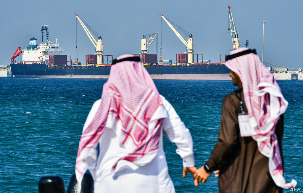 خبراء: دول الخليج قادرة على تخفيض أسعار النفط لكنها لا ترغب بذلك