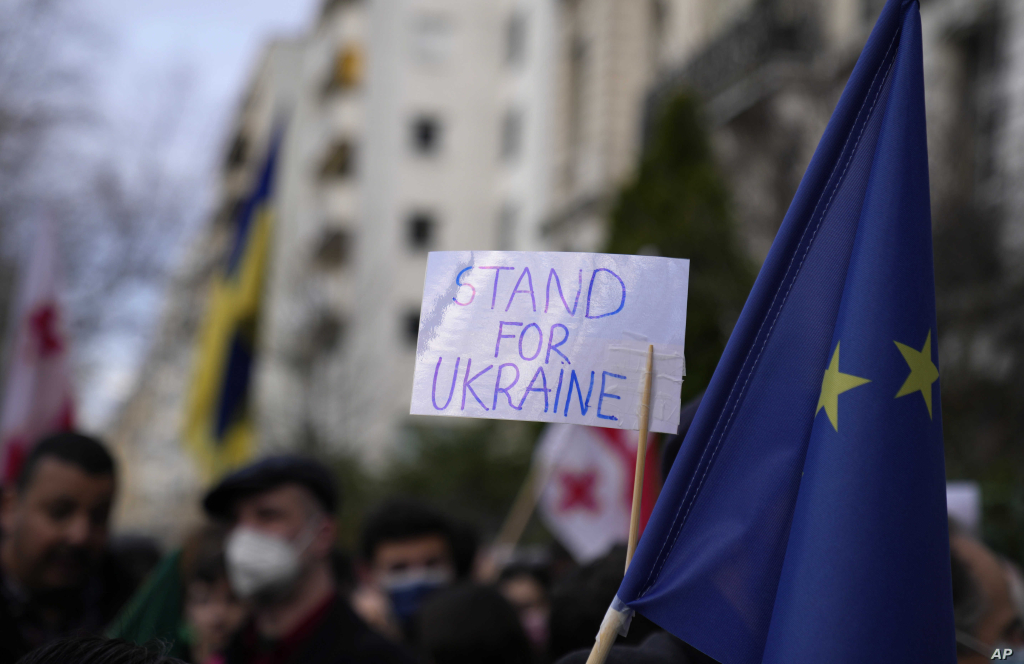 بريطانيا تتعهد بتقديم دعم عسكري “مستمر” لأوكرانيا