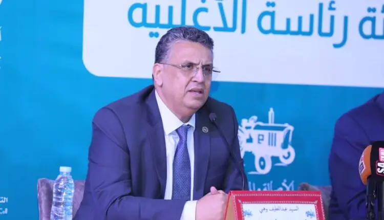 “البام” يهاجم الاستقلال.. “ما يمكن تسير الحكومة وما قادّ تعقد مؤتمر”