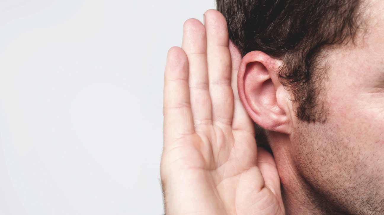 سماعات الأذن تضعف القدرة على الاستماع