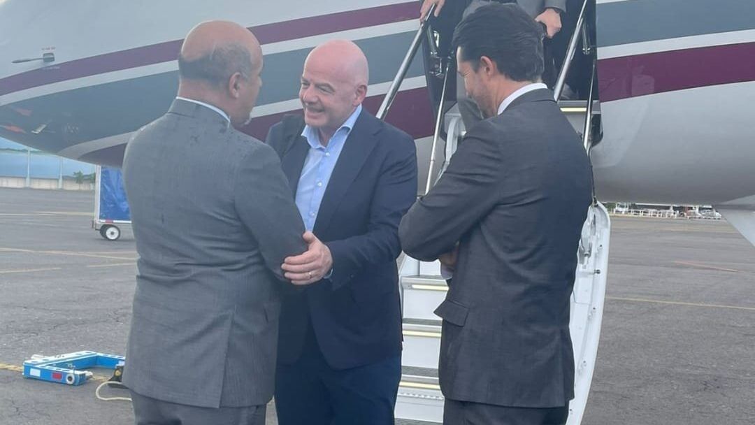 رئيس “فيفا” يتتبع استعدادات المكسيك لمونديال 2026