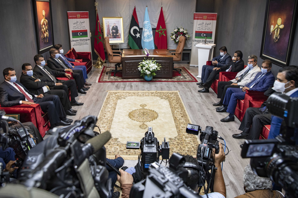 هولاندا تشيد بدور المغرب في عملية السلام بليبيا