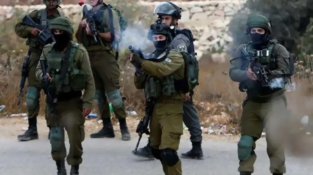 إصابة 5 فلسطينيين بالضفة برصاص الاحتلال