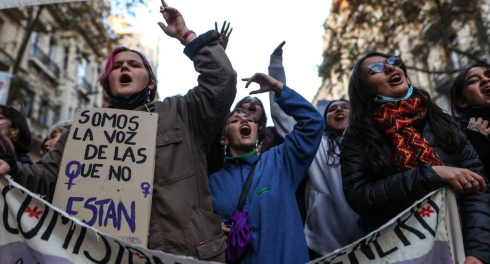 امرأة تُقتل كل 34 ساعة.. تظاهرات بالعاصمة الأرجنتينية لوقف تعنيف النساء