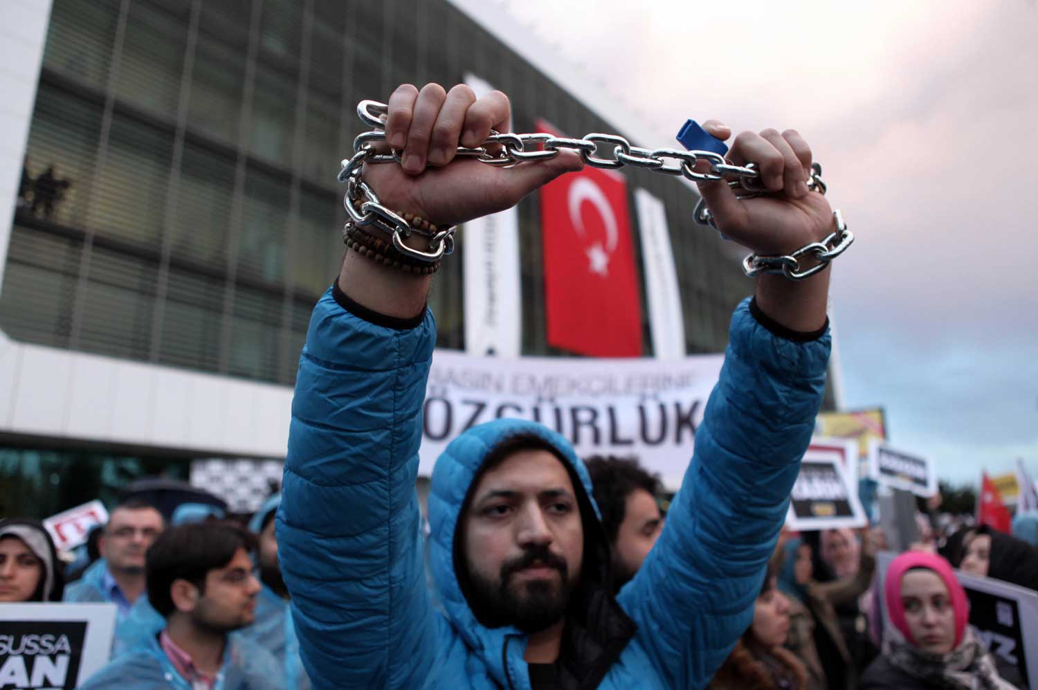 تركيا تودع 16 صحافيا السجن ورابطة الصحافيين: نعيش الأيام الأحلك ببلادنا