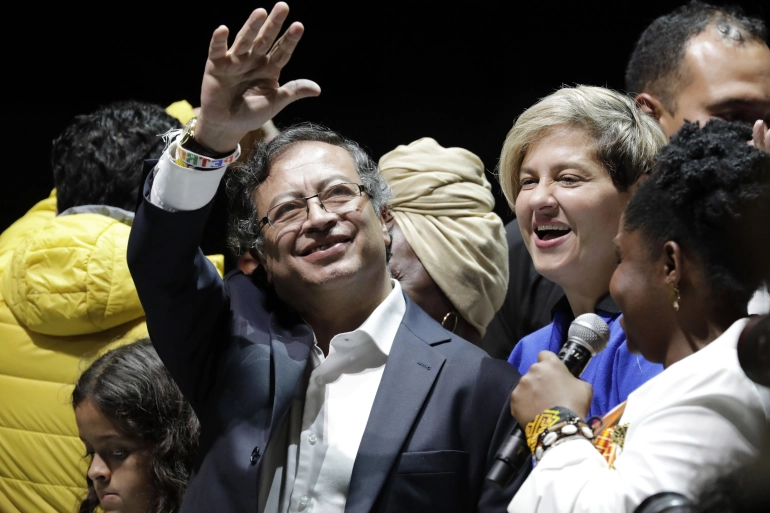 رئيس كولومبيا يقطع العلاقات الدبلوماسية مع إسرائيل