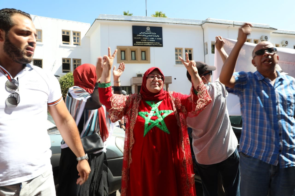 الطلبة المغاربة العائدون من أوكرانيا يرفضون شرط “الاختبارات” للإدماج بالجامعات