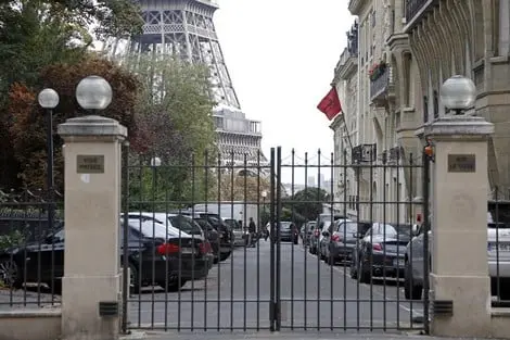 المغرب يُخبر باريس باستعداده لاستقبال إمام قررت فرنسا طرده