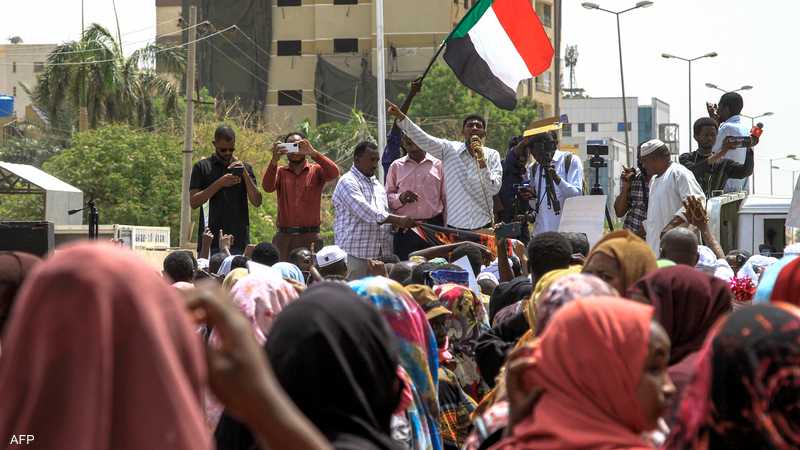 قتيل في احتجاجات الخرطوم واستعدادات لـ”مسيرة كبرى”