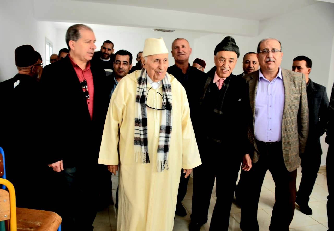 مخلص لدينه ووطنه.. الملك ينعى نقيب الشرفاء العلميين