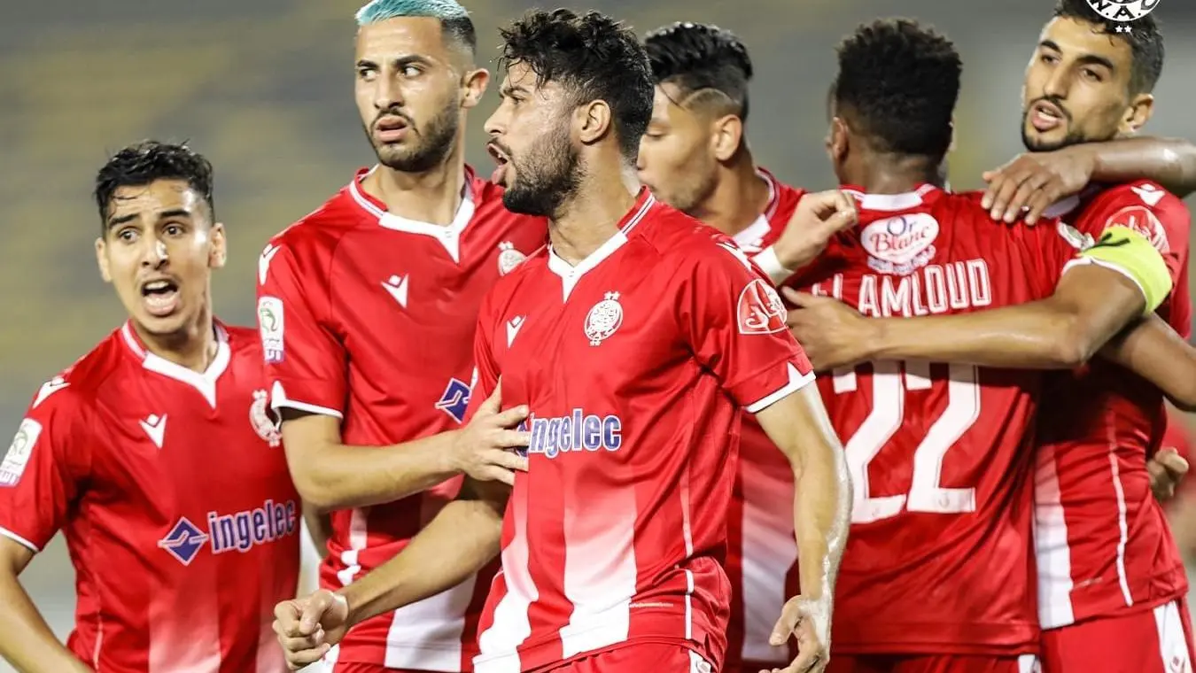 الوداد يحتج على التحكيم في مباراته أمام الحسنية
