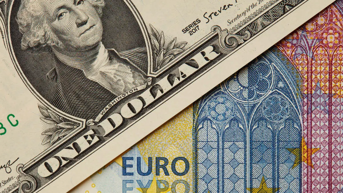 أسعار صرف أهم العملات الأجنبية اليوم الجمعة