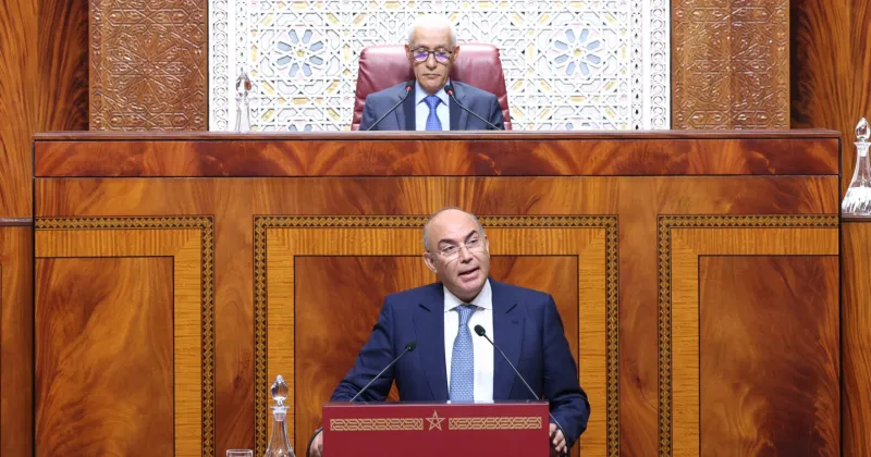 رئيس الفريق التجمعي يصف خطاب المعارضة بـ”الدنيء” ويتّهمها بـ”الإفتراء” على الحكومة