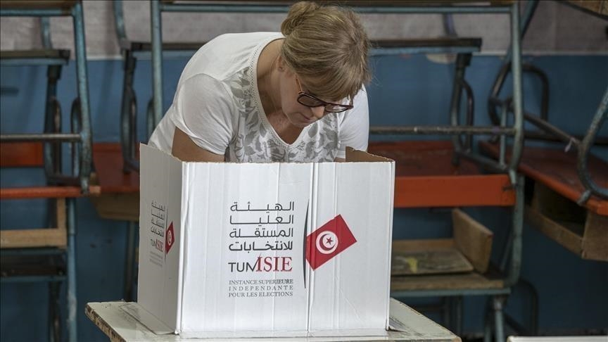 انطلاق استفتاء حاسم بتونس حول دستور جديد