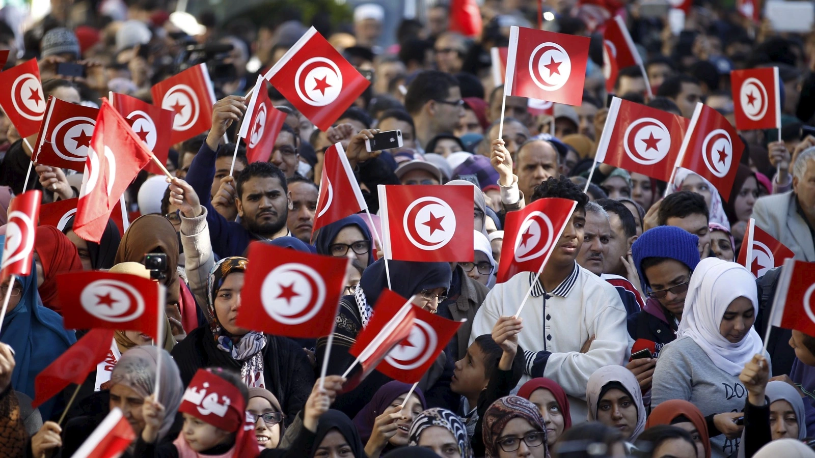 تونس مهددة بالانهيار والتفكك ودعوات لتشكيل حكومة إنقاذ ووضع برنامج إصلاحات متفق عليه