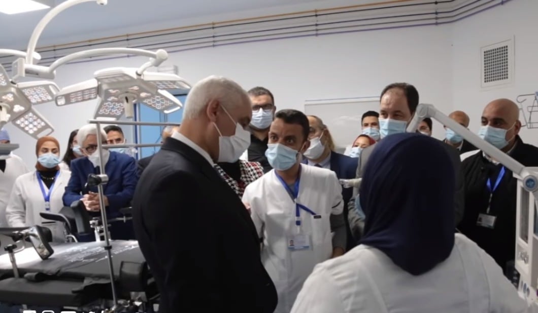 الحكومة تتعهد بتحسين نظام الفوترة وباعتماد نظام التتبع الدقيق لعلاج المرضى