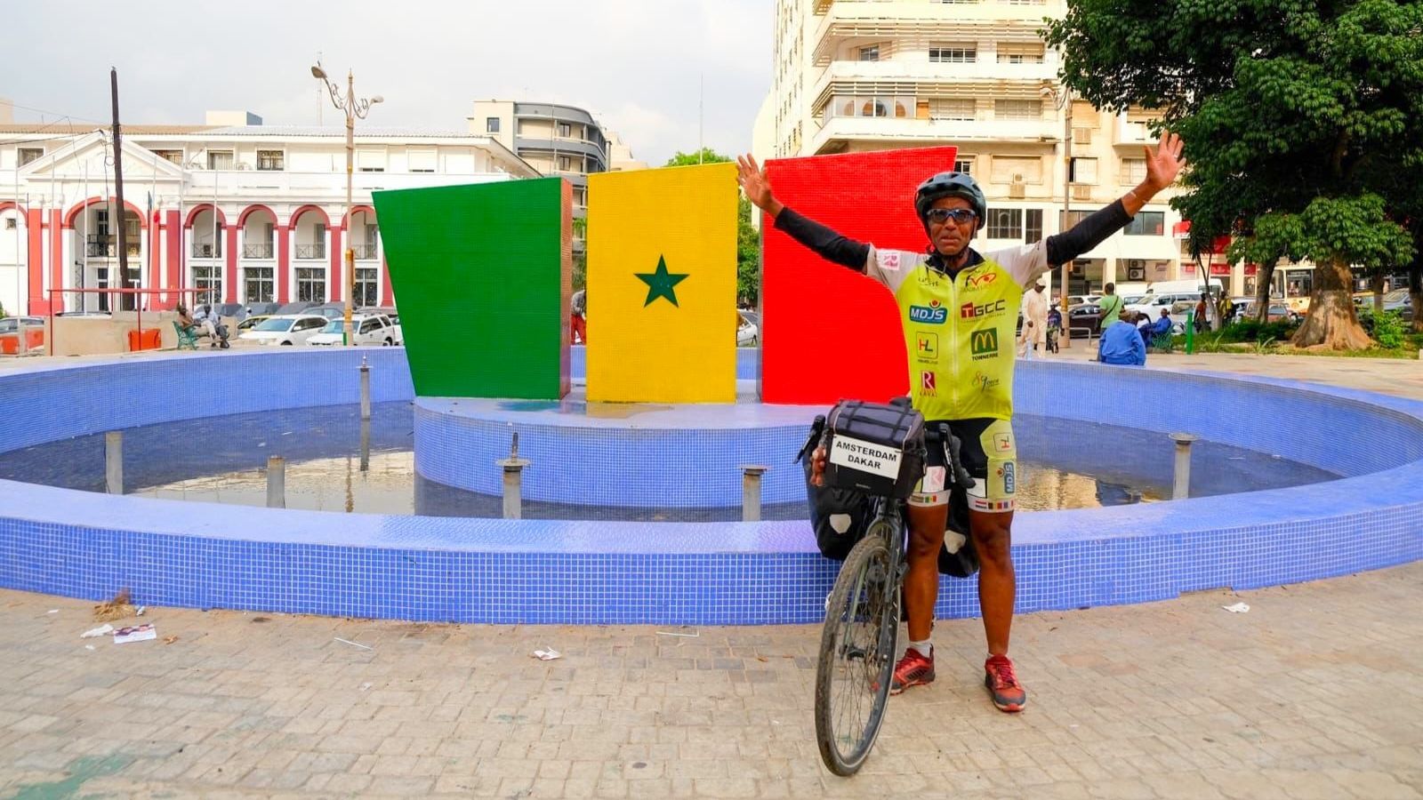من أمستردام إلى دكار بدراجة.. سفير المغرب بالسينغال يستقبل موسطا